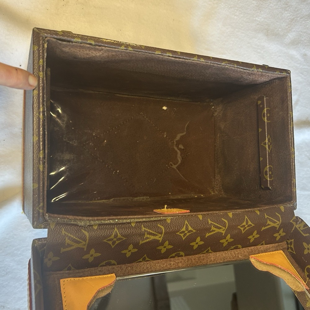 LOUIS VUITTON Vintage Monogram Cosmetic Box Trunk Bag Locks Handle Mirror - Picture 3 of 14